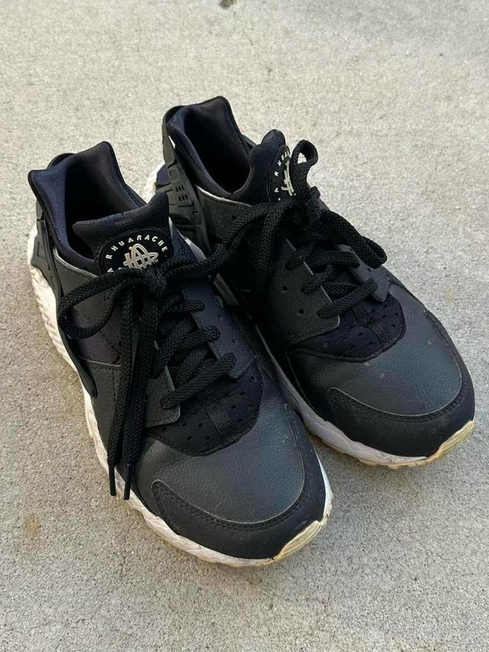 Nike Black Low-Top Athletic Sneakers